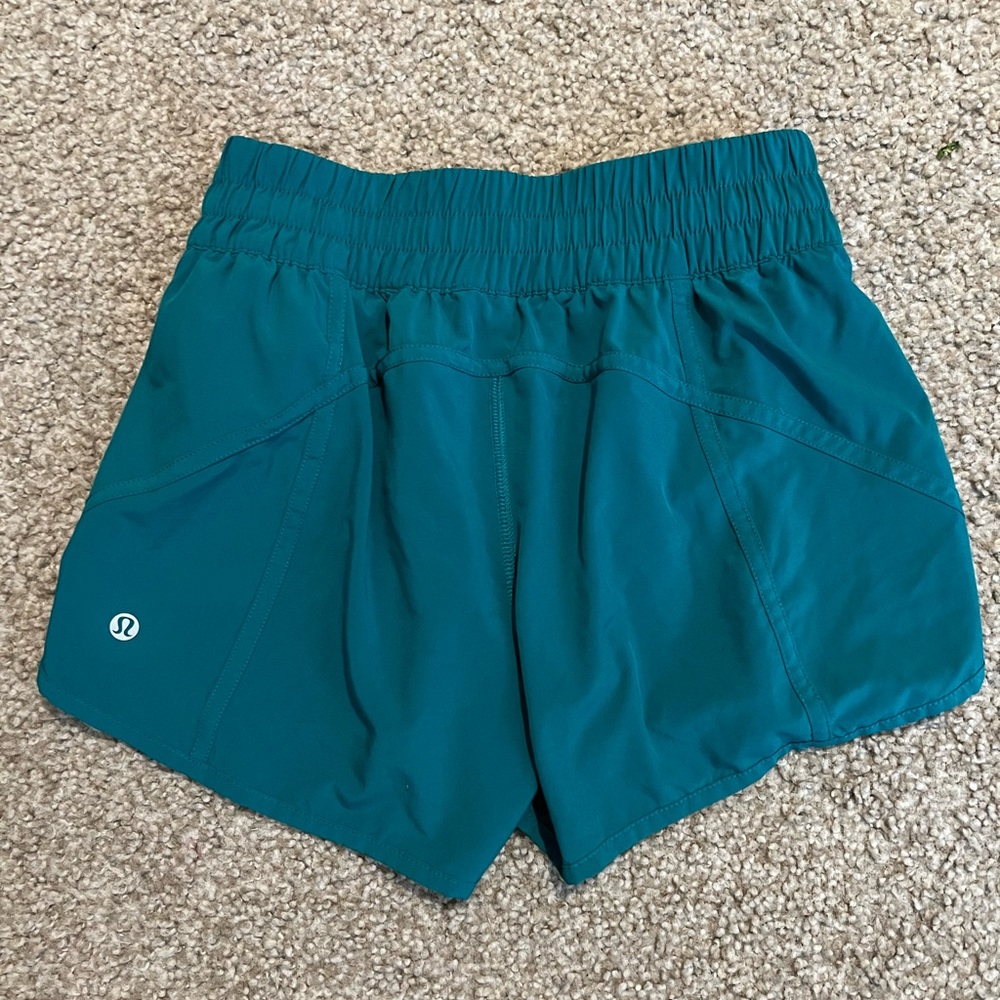 Lululemon Tracker Low-Rise Lined Short 4" (green)